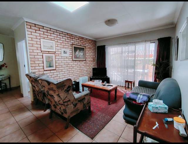 3 BEDROOM TOWNHOUSE FOR SALE IN WIERDAGLEN ESTATE